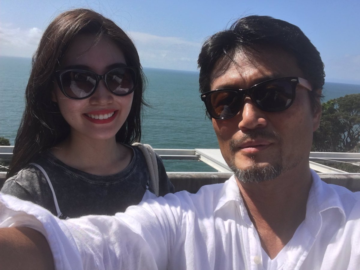 chofu_utosousou's tweet photo. 無事、卒業単位取得したとのことで、
久々2人でドライブ🚐
七里ヶ浜ビルズで朝食からの江ノ島魚見亭🍻
あと何回遊んでくれるかなぁ〜。
#gotobeach https://t.co/X0Sii7foMC