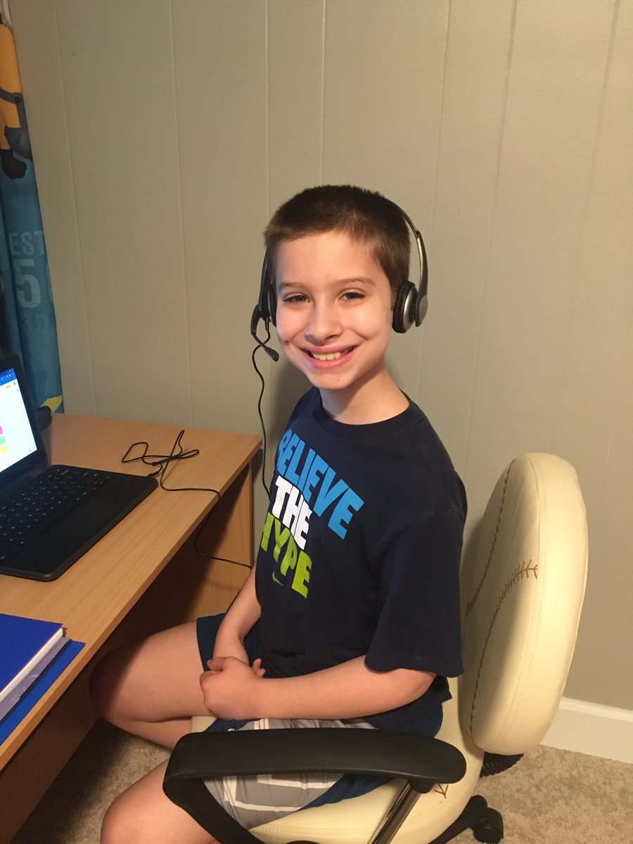 JeanetteWilli's tweet photo. We have our Chrome Book workstations all set up for virtual first day of School. 👍#firstdayofschool #LPSFirstDay #BuchananBears #RileyWildcats #LivoniaPride #LivoniaPublicSchools https://t.co/2IZRpY96U4