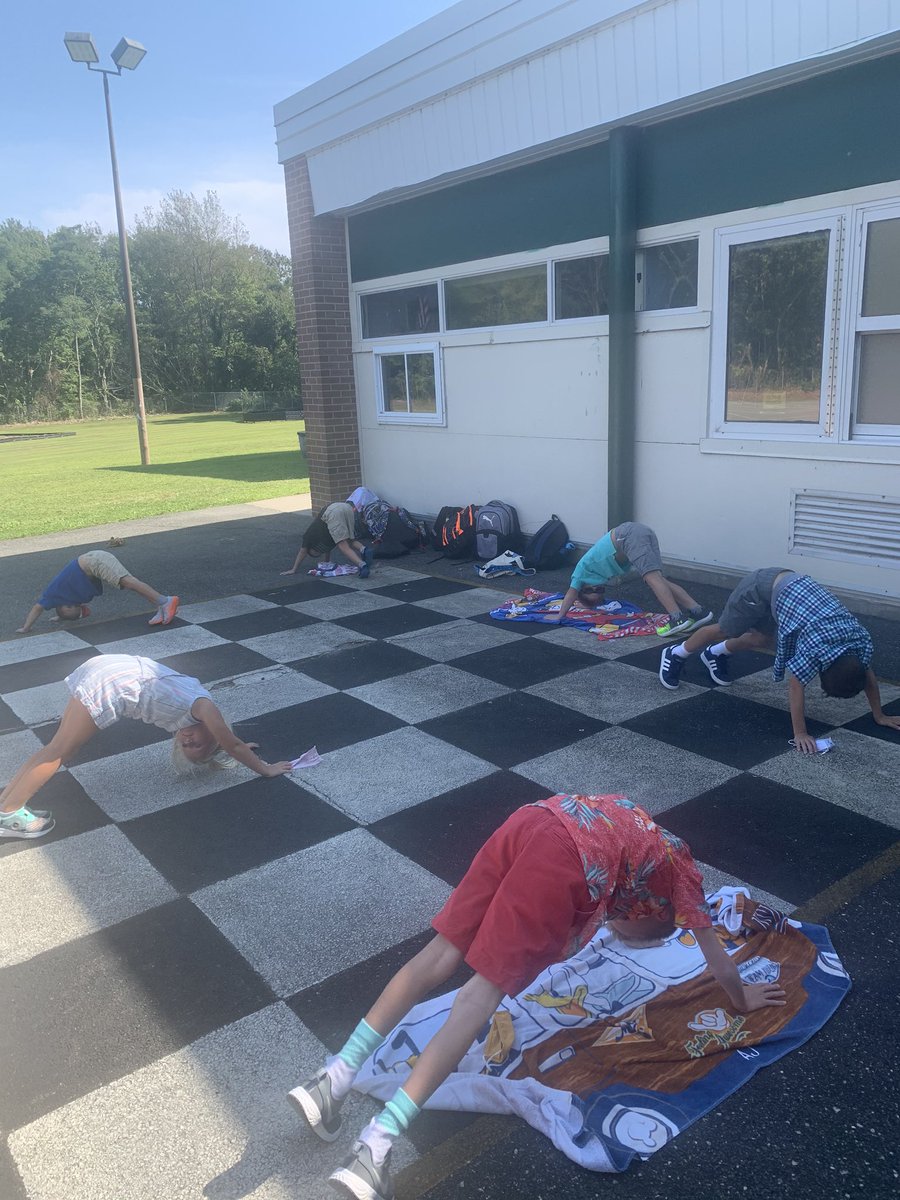 cmottolaking's tweet photo. Storytime Yoga in our new outdoor library. Read The Three Yogis... #fllibrary #outdoorlibrary @susanverde @ForestLakeWsd @RyanAliperti https://t.co/CPe6t1OE3r