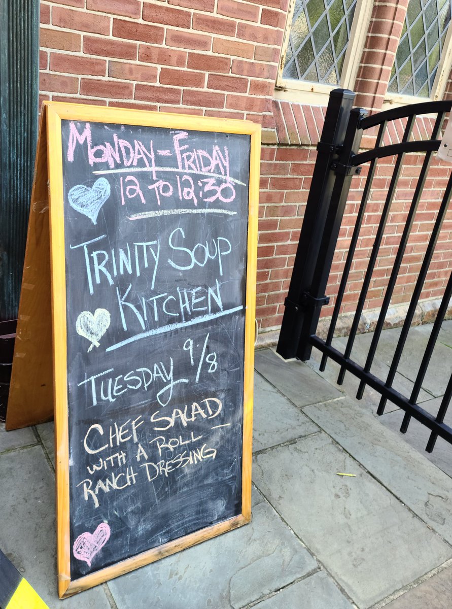 TrinityBethSK's tweet photo. Healthy lunch today! We made some fabulous chef salads worthy of the $8 Fresh Market price. 🥗🍽  #BethlehemPA #TrinitySoupKitchen #MealsToGo #FeedAmerica #FeedingAmerica #KindnessMatters #LehighValley #MaskUpPA #Salad #HealthyLifestyle @TuckerSilkMill @mystlukes https://t.co/BRSwJATm6S