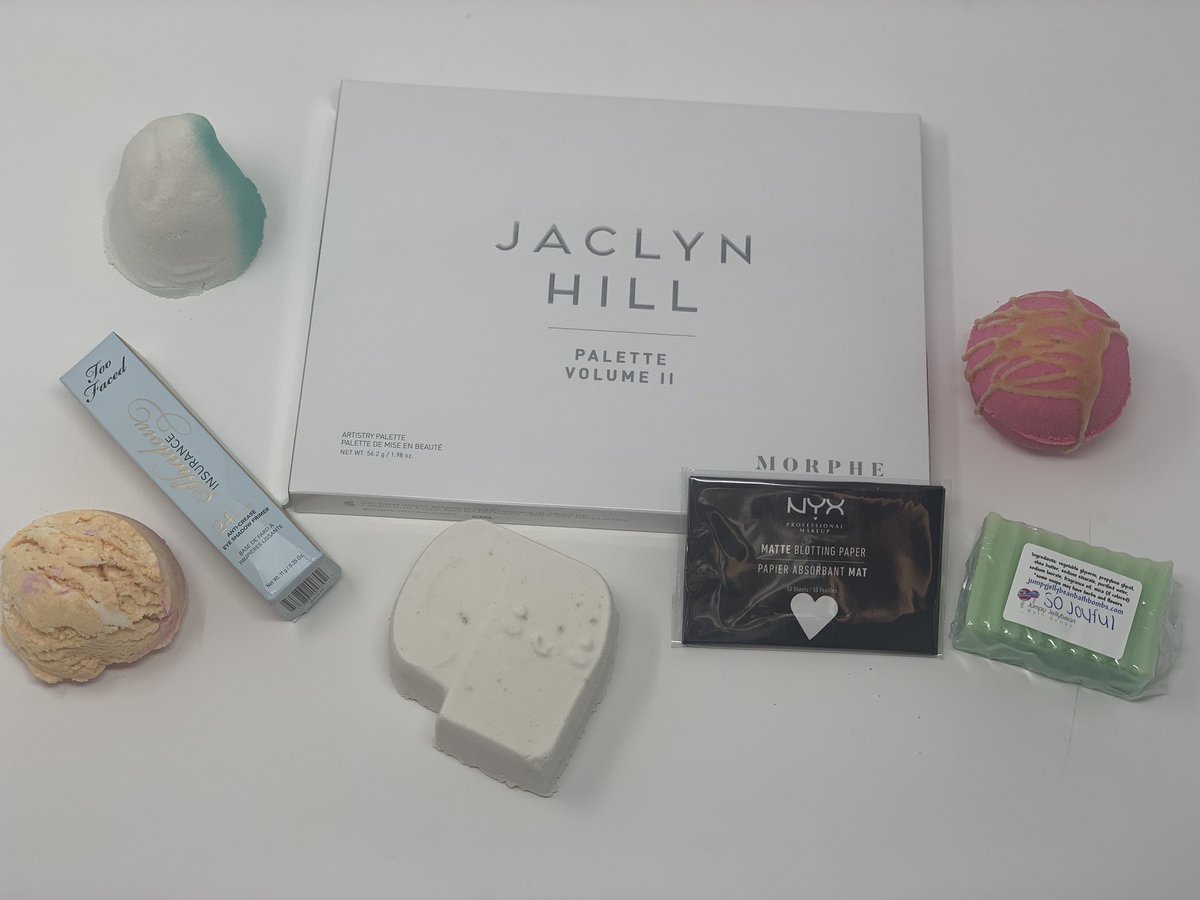 JumpyJellybean_'s tweet photo. Giveaway Time 🚨 Thank you for 6,000!

Giveaway winner will be announced September 30th! 🗓 

Winner will receive: 
-Jaclyn Hill Palette Volume 2 
-NYX Matte Blotting Paper
-Too Faced Anti Crease Eyeshadow Primer 
-Any 3 Bath Bombs 
-Any Bar Soap 
-One Bubble Scoop

(1/2) https://t.co/oSHVJu4G7j