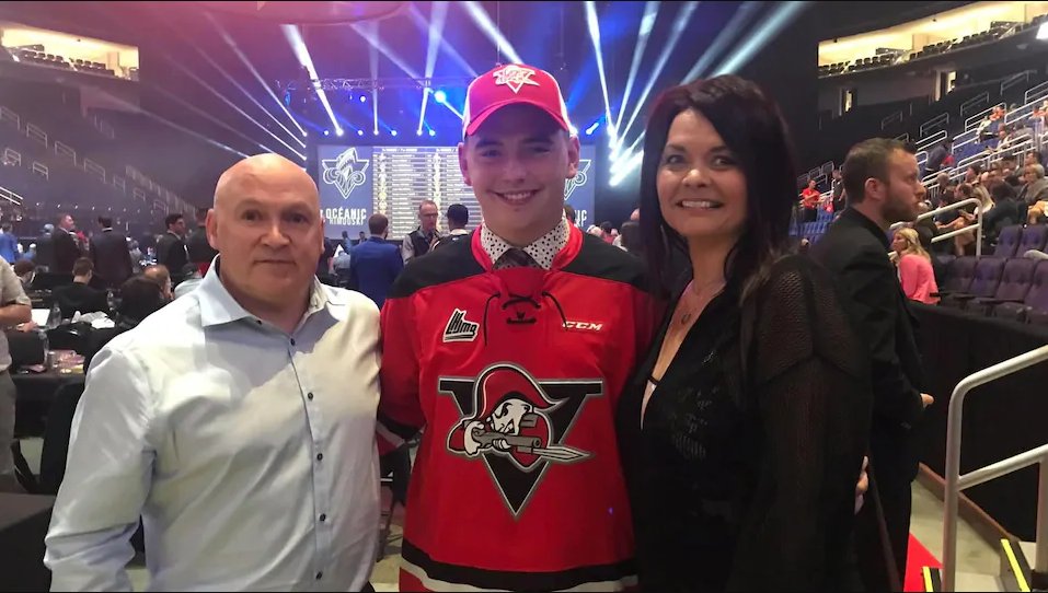 fparenteau's tweet photo. Je salue le courage de Yanic Duplessis, un espoir des Voltigeurs de Drummondville qui vient de révéler son homosexualité. Respect. https://t.co/Y4tqBWmKcJ #LHJMQ #QMJHL https://t.co/sDfbqMN7zv