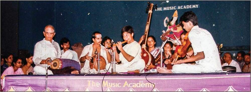 Hereโs a lovely picture that was shared with me recently. This must be in the 1980s at the Music Academy with a young Sri.Shashank on the Flute with Sri.Delhi Sunder Rajan on the Violin and Sri.V.Suresh on the Ghatam.
#music #vintage #musicacademy #Chennai @shashankflute https://t.co/UTRKPcxhi3