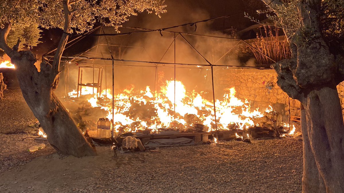 th_voulgarakis's tweet photo. Hell on earth tonight in Moria, everything is burning ... https://t.co/EcRx6xvrIp