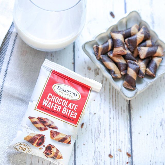 FusionGourmet's tweet photo. #repost and 📷@ricechronicles

Chocolate Wafer Bites 🍪🥛 DOLCETTO Petites #fusiongourmet Chocolate cream filled cookies What is your favorite travel snack? ✈️
•
•
•
#chocolate #wafers #cookies #milk #snacks #coffee #coffeetime https://t.co/YEheETlgm9