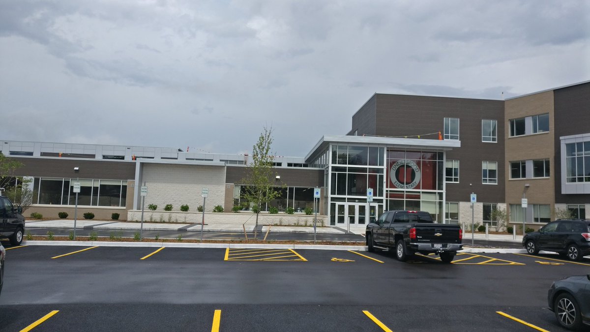 MrsRindfleisch's tweet photo. Great first day in our new building! Conversation, expressing ourselves through art, and plenty of teamwork makes the dream work!  ♥️
@TosaUnderwood @tosaschools #tosaproud https://t.co/FURcRhR4DJ