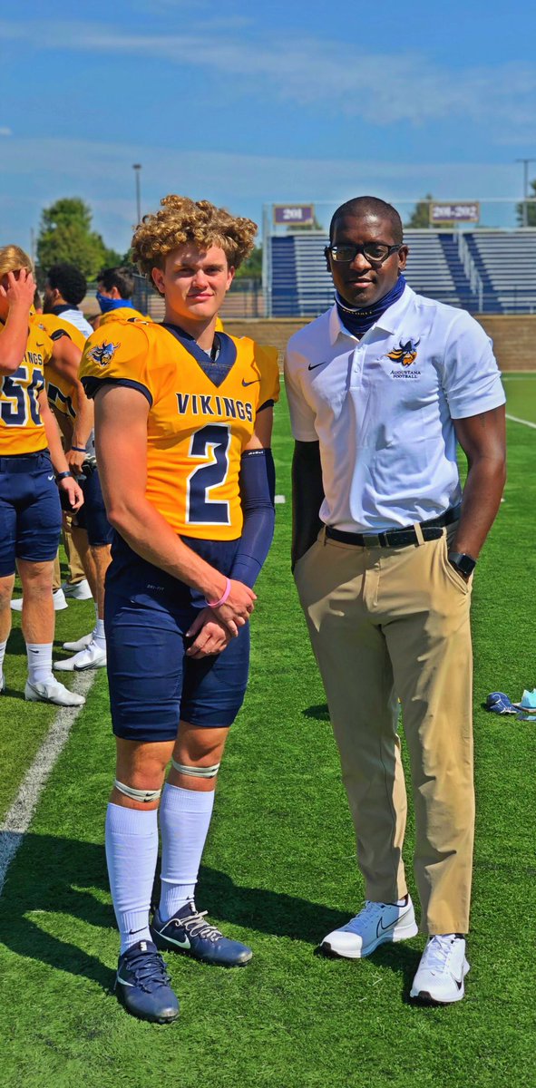 Augustana University 🔵🟡🏈

Year ✌🏾.... 🚨

Optimistic Improvement 🎯taking it one day at a time.... 

#MaskedLearningSeason🎭