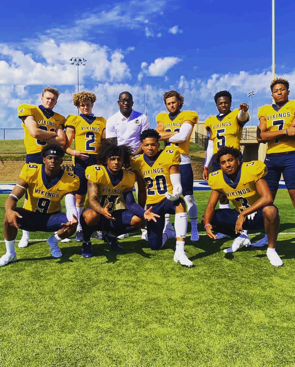 coach_lakes's tweet photo. Augustana University 🔵🟡🏈

Year ✌🏾.... 🚨

Optimistic Improvement 🎯taking it one day at a time.... 

#MaskedLearningSeason🎭 https://t.co/629KBlct88
