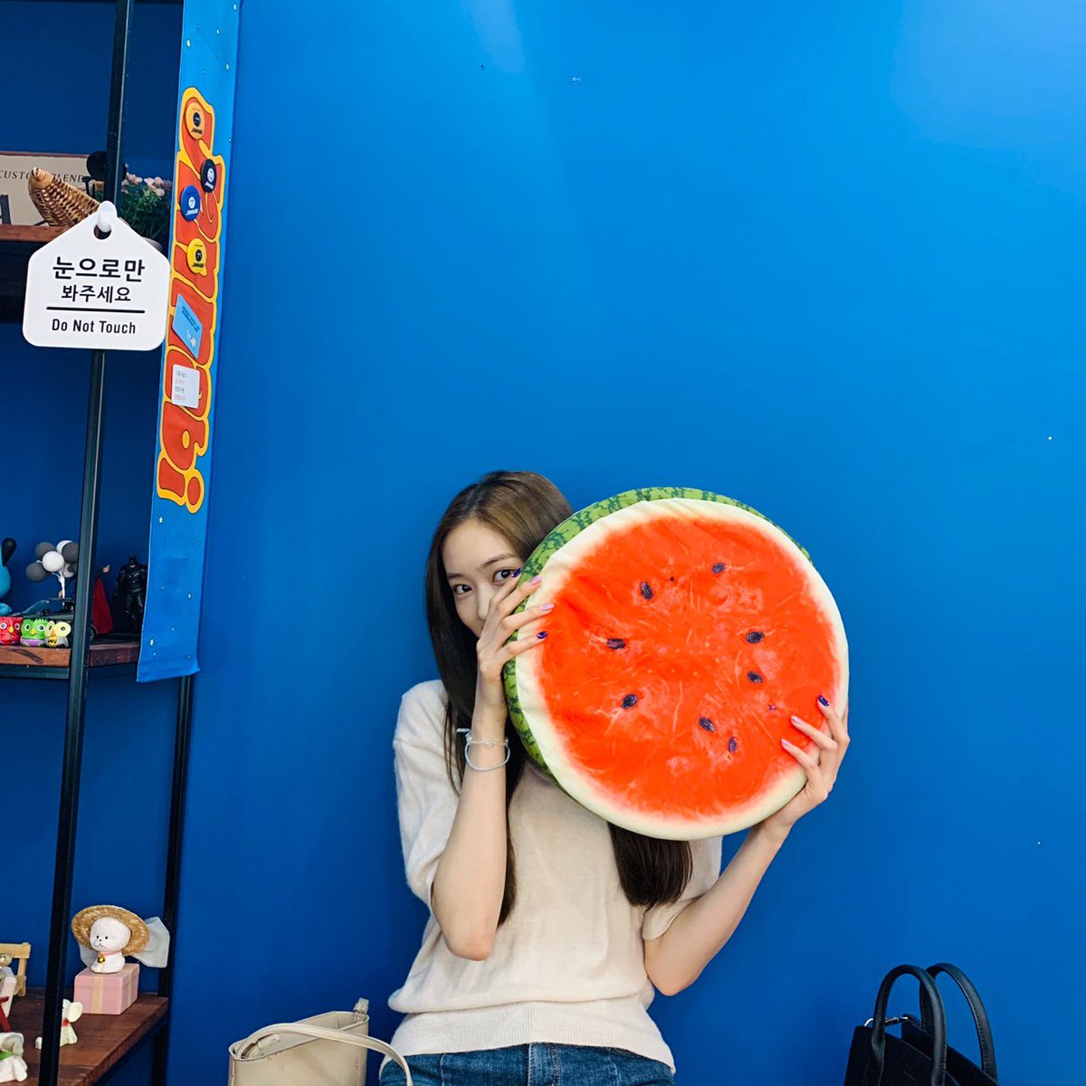 cherrybullet's tweet image. [#메이 #MAY] 룰렛 까꿍 🍉🙈

#CherryBullet #체리블렛
