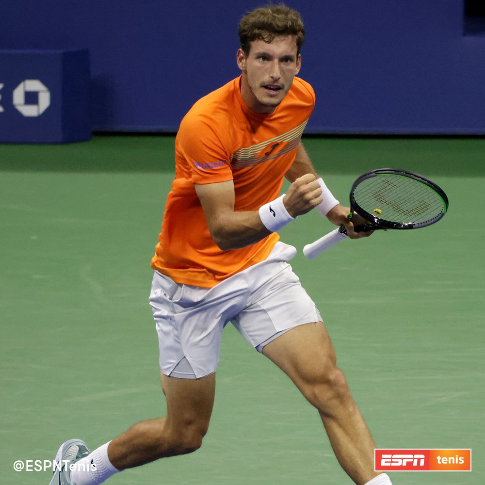 LigaDeportiva4's tweet photo. MÁS DE CUATRO HORAS ‼
🔝🎾Después de un reñido enfrentamiento de cuatro horas por un pase a las semifinales del #USOpen el español Carreño Busta eliminó a Denis Shapovalov por 3-6, 7-6 (5), 7-6 (4), 0-6 y 6-3 🔥💥 https://t.co/iOPnIyeaYy