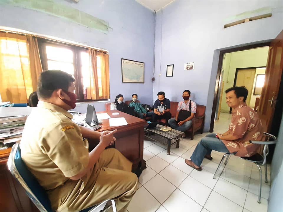 ppkljateng's tweet photo. 1/9/2020 PPKL Kab.Rembang-Koordinasi pengusulan bantuan modal kepada WP (Wirausawan Pemula) dari anggota koperasi batik lasem. Koordinasi pengusulan bantuan modal untuk WP (wirausaha pemula)
#penyuluhkoperasi
#kemenkopukm
#ppklkemenkop
#ppkljateng
#ppkljatengmakaryo
#ppklselindo https://t.co/3ePLdGLBec