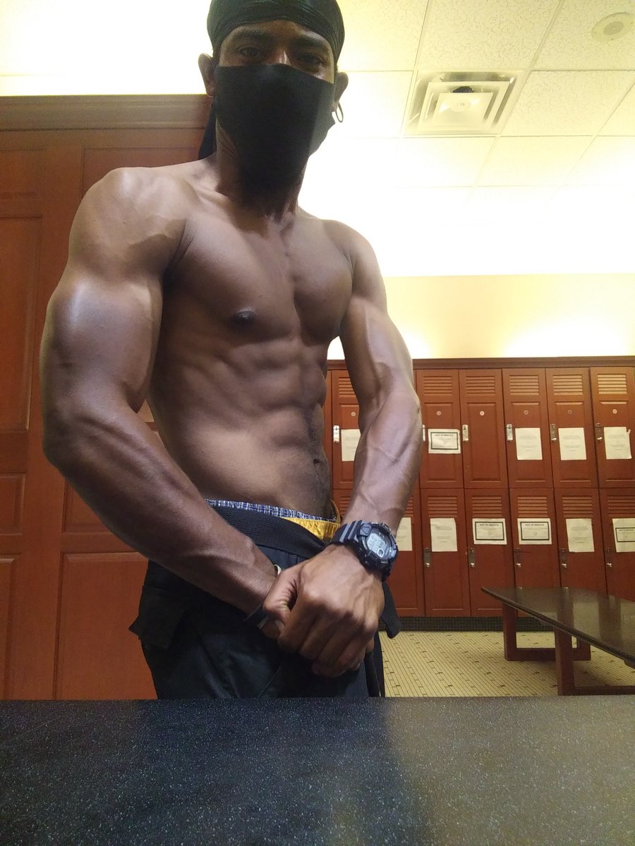 CarlosPowellJr's tweet photo. Good vibes yo #k9productions #lightworkout https://t.co/nSHa0wkBCW