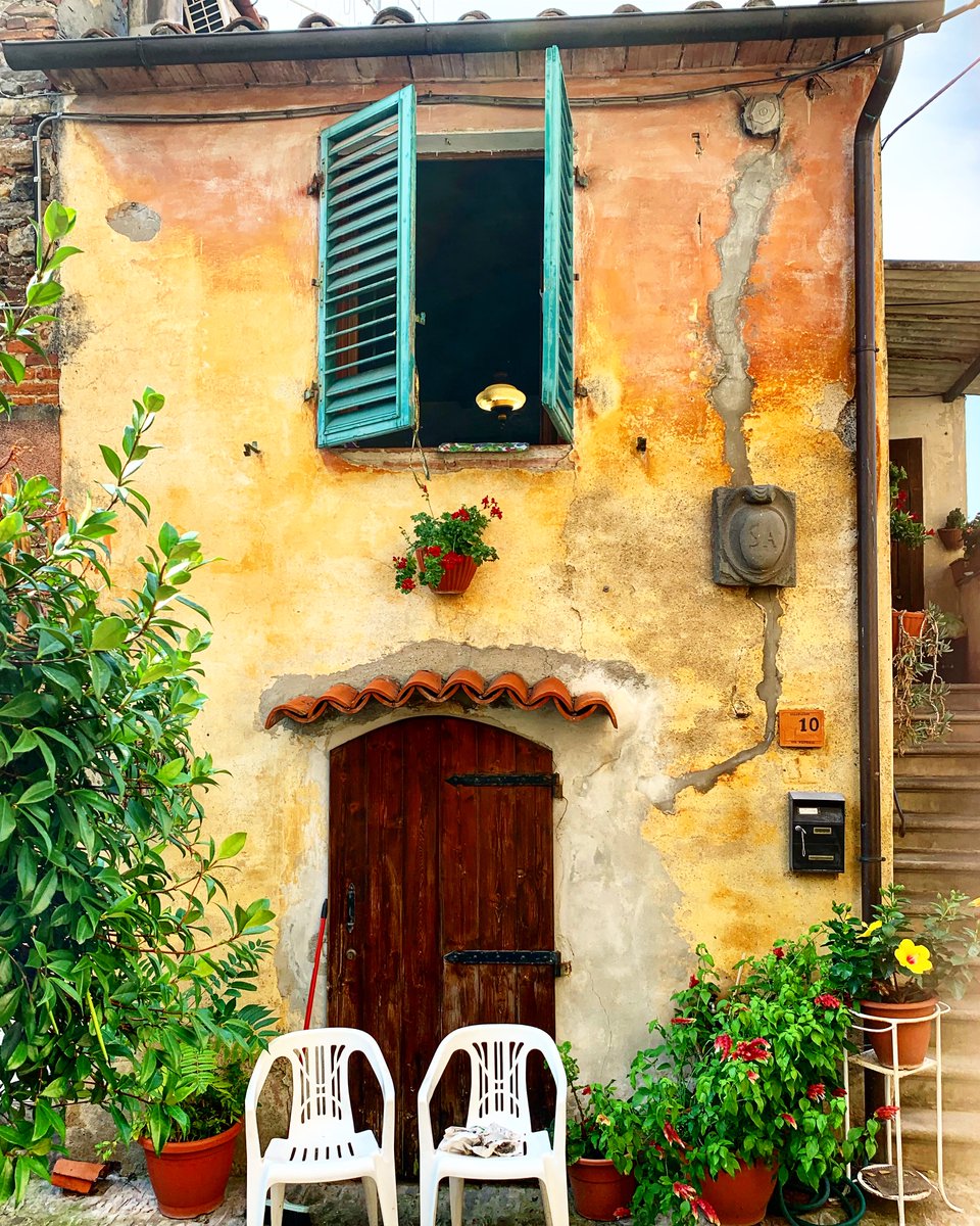 Italophilia's tweet photo. Can we all take a moment and appreciate the beauty of this little Tuscan town!! https://t.co/DT91CRb9D8