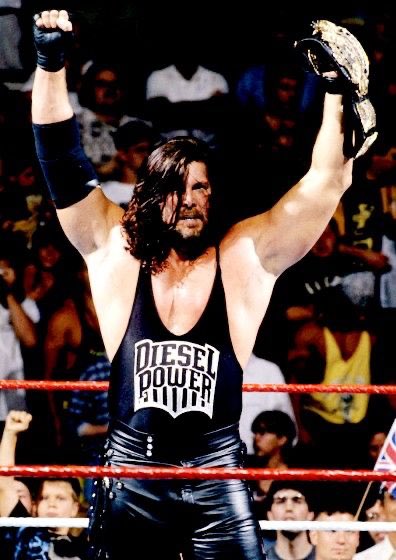 katarinasinfamy's tweet photo. @D_Rogue1 the idol...                  the fan... https://t.co/xPzS0kuvuo