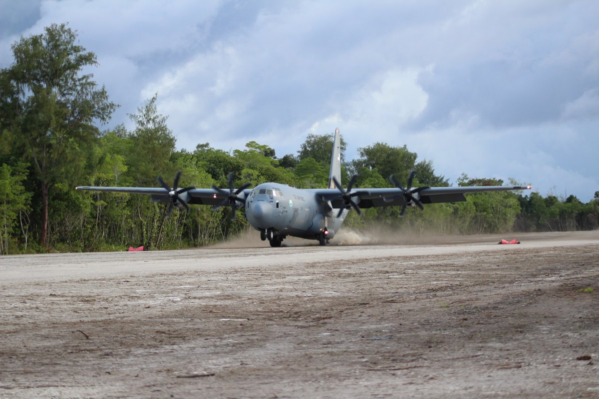 defpostmedia's tweet photo. U.S. military lands #C130J #SuperHercules tactical airlifter on newly renovated #Angaur Airfield in #Palau.
https://t.co/4ZjidZwqqn https://t.co/91S1RrQTal