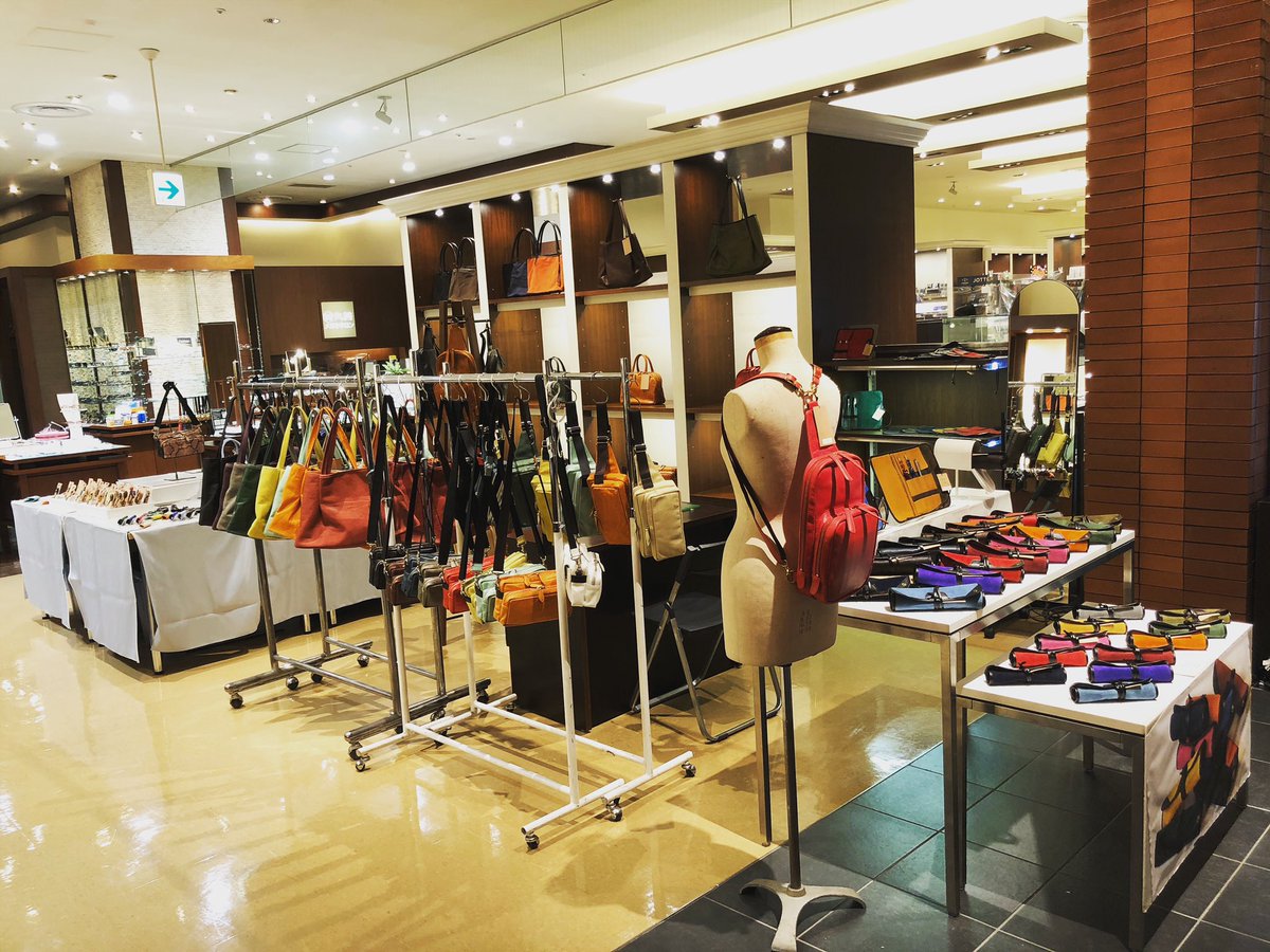 KugiriOfficial's tweet photo. 『KUGIRI』革職人展
本日から9/9(水)〜15(火)の1週間丸善書店日本橋店始まります。
ご来店心よりお待ちしております。
場所は地下一階メガネ売り場前、万年筆売り場前です。
#KUGIRI
#革製品
#革鞄
#革小物
#ハンドメイド好きさんと繋がりたい 
#ハンドメイド好きな人と繋がりたい https://t.co/hwQxUKRHWK
