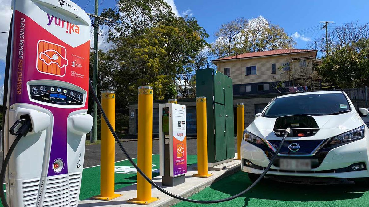 TMRQld's tweet photo. ๐ 13 new #ElectricVehicle fast charging sites are coming online to the QESH in 2020 at #Springwood, #Ipswich, #NorthLakes, #ForestGlen, #Gympie, #Gunalda, #GinGin, #MtLarcom, #Proserpine, #Ayr, #Cardwell, #Innisfail & #PortDouglas.
For more: https://t.co/uYktVwXvi9 https://t.co/CRRNr4Bmmi