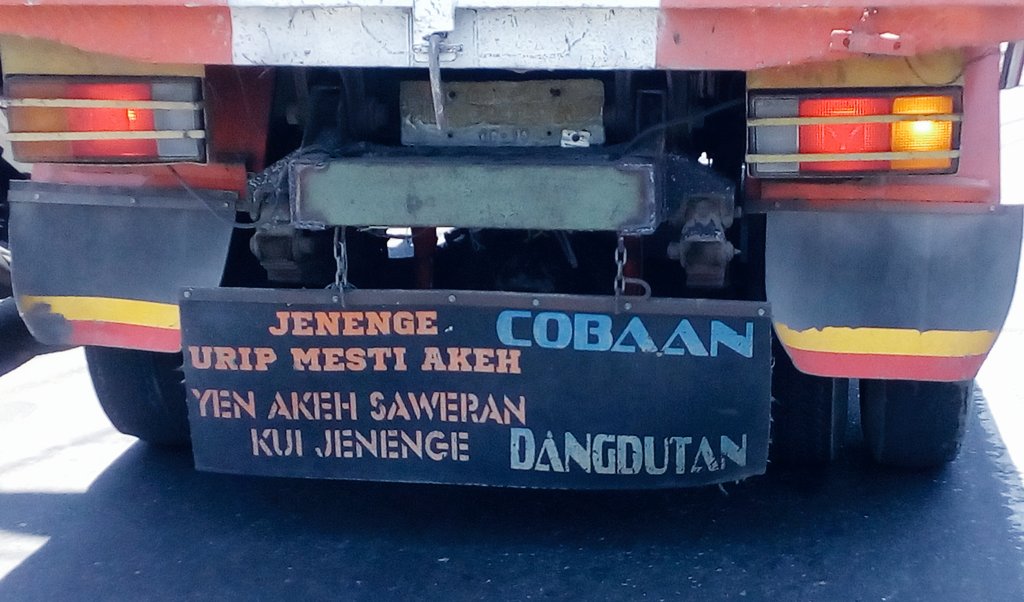 Pemandangan yg he eh banget...#nyawangbokongtrek