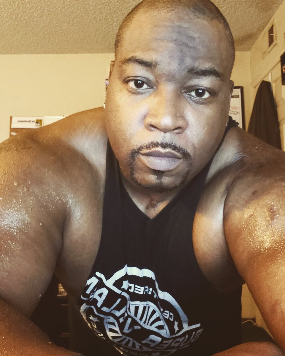 MrJayWashington's tweet photo. Know how I complain about being EXHAUSTED working seemingly nonstop & just plain tired. So of course my ass does another intense cardio #speed3point0 workout for #FocusT25 & still has MORE work to do. Gotta stay driven right? #SuperVillainStatus #MrMirakuru #workout #weightloss https://t.co/z0udOPgmQl
