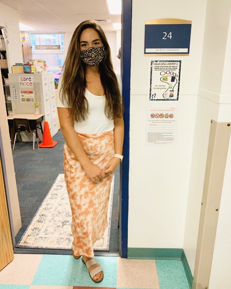rivsam16's tweet photo. 🍎F•I•R•S•T🍎D•A•Y🍎O•F🍎S•C•H•O•O•L🍎 Year 2 is off to a great start! I have some amazing kids! Though this year may have some new obstacles to overcome I’m excited to see the growth my kids are going to make! #transformationtuesday First dayYear 1 vs Year 2. https://t.co/mqkpYXOfIb