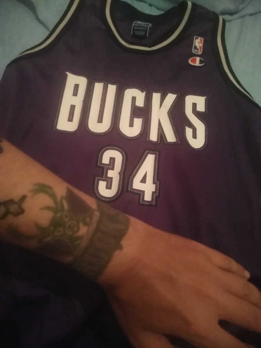 _elultimoAzteca's tweet photo. 🏀🦌 #AlwaysABuck ��😭😭 https://t.co/snf0Rk9FuO