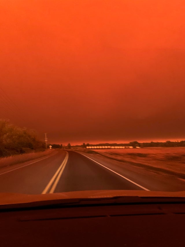 PatriotJayD's tweet photo. No filter, about an hour south of Portland. From Reddit https://t.co/bnKCepK5kv