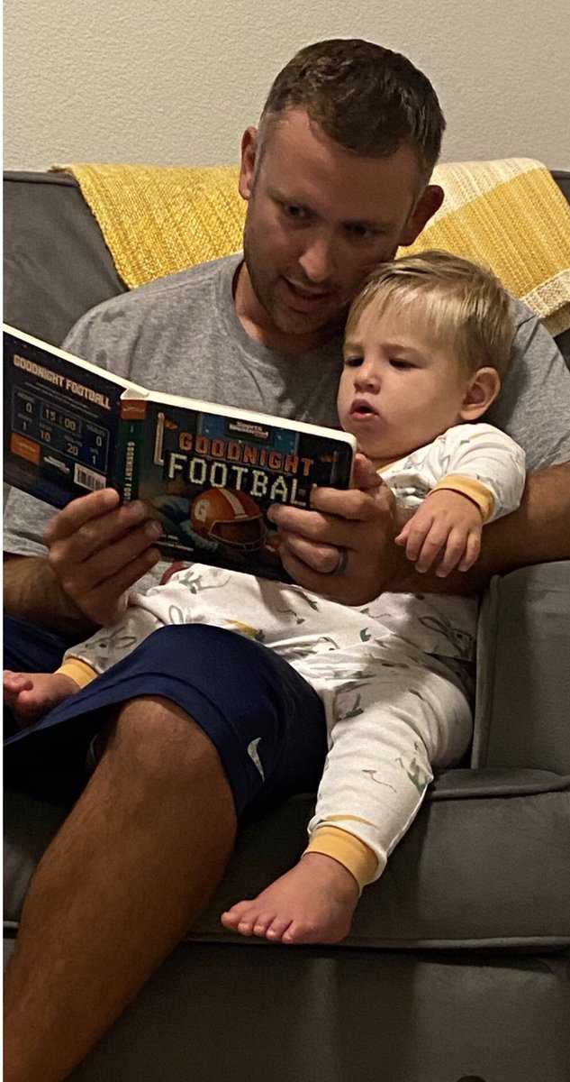 CoachGower's tweet photo. Great freshmen practice this morning-dudes got after it in the weight room-then finished with a big time outdoor/indoor HS practice this afternoon &amp; get to be around some great coaches and men! And if this couldn’t get any better, bedtime stories just top it off! #repeattomorrow https://t.co/ADfRxMZXHO