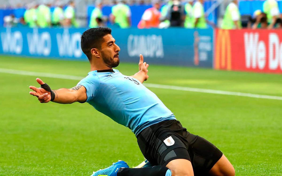 MessixFC10's tweet photo. Top 5 South American Top Scorers

1. Pele 77 Goals
2. Messi 70 Goals
3. Ronaldo Nazario 62 Goals
4. Neymar 61 Goals
5. Luis Suarez 59 Goals https://t.co/MRf82ZwzoE