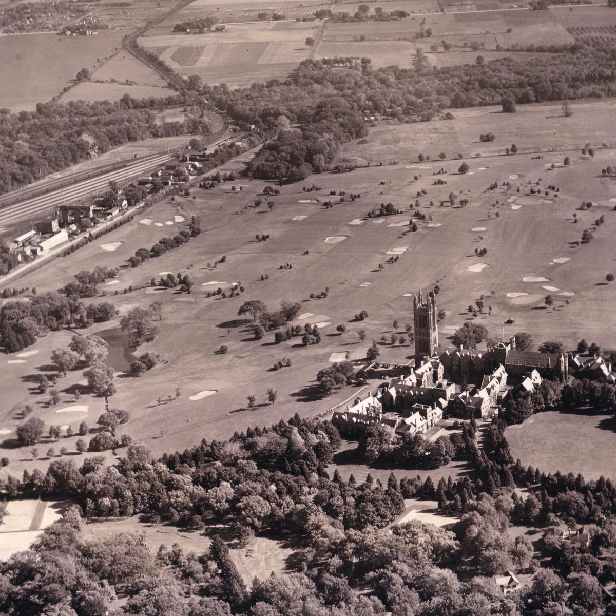 •Princeton, NJ circa 1939•
Gallon of Milk...$0.49 
Loaf of Bread...$0.22
This Aerial photograph of Springdale Golf Club....Priceless.⛳️🏆
#HappyAnniversaryWeek 
#historyatitsfinest #WilliamFlynnDesign #125YearsandCounting #ExperienceTroon #BeautifulGolfCourses #SpringdaleFamily