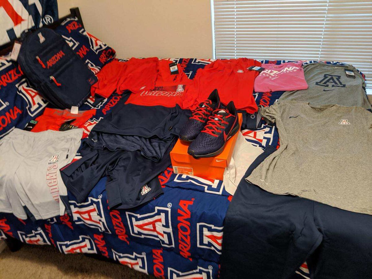 TrevaiaD's tweet photo. Gear Day!  Bear Down! https://t.co/zkgsoKmI45
