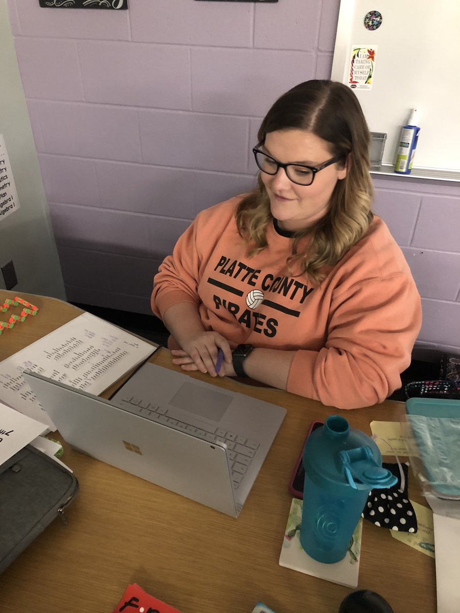 alkwilsonkc's tweet photo. @MrsCoachBlinz engaging her @PCHSHalls virtual learners in a class building activity.  Proud of these learners for navigating a new way of teaching and learning #PCR3FirstDay https://t.co/5dacl5hwFs