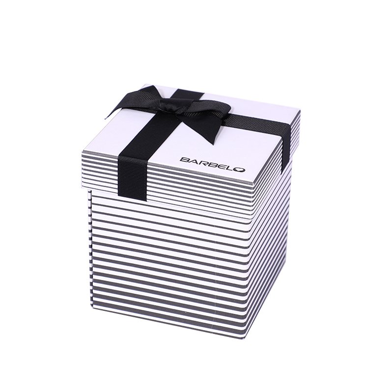 hcpackagingasia's tweet photo. It is a very typical but simple chocolate gift box in black and white color.
#ChocolateGiftBox
#ChocolatePackaging
#CustomChocolateBox https://t.co/M87A2VEPWO