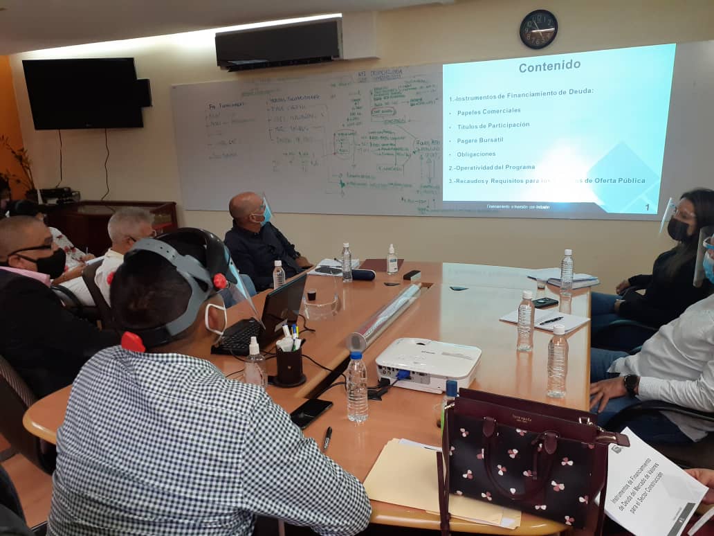 JoanC2030's tweet photo. #Entérate || Junto a máximos responsables de la #GMVV se realizó el Taller de Instrumentos Financieros, en la sede de la @inmobiliariana_ por parte de @Sunaval_Oficial. En aras de seguir dandole impulso a los proyectos habitacionales de la #GMVV. https://t.co/9G2s3axQj3
