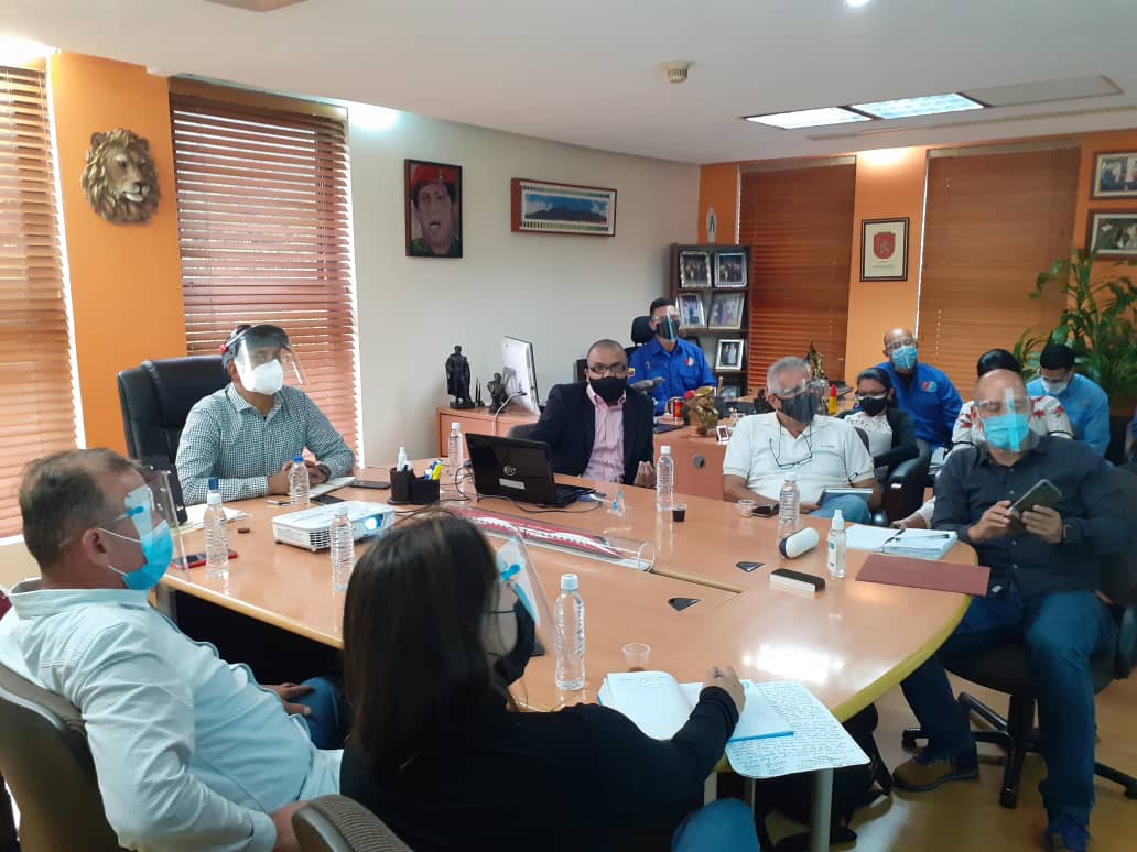 JoanC2030's tweet photo. #Entérate || Junto a máximos responsables de la #GMVV se realizó el Taller de Instrumentos Financieros, en la sede de la @inmobiliariana_ por parte de @Sunaval_Oficial. En aras de seguir dandole impulso a los proyectos habitacionales de la #GMVV. https://t.co/9G2s3axQj3