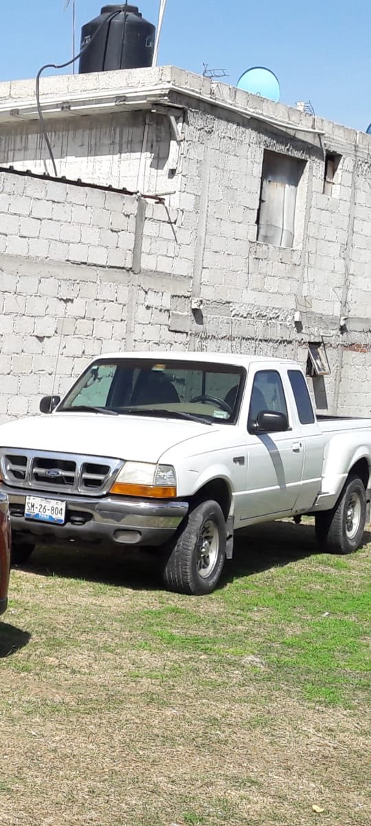rich12953's tweet photo. Amigos se acaban de robar mi camioneta en el estacionamiento de Walmart las animas, si la ven me ayudarían mucho, gracias. @JCarlos_Valerio https://t.co/C7UhwS8ONX
