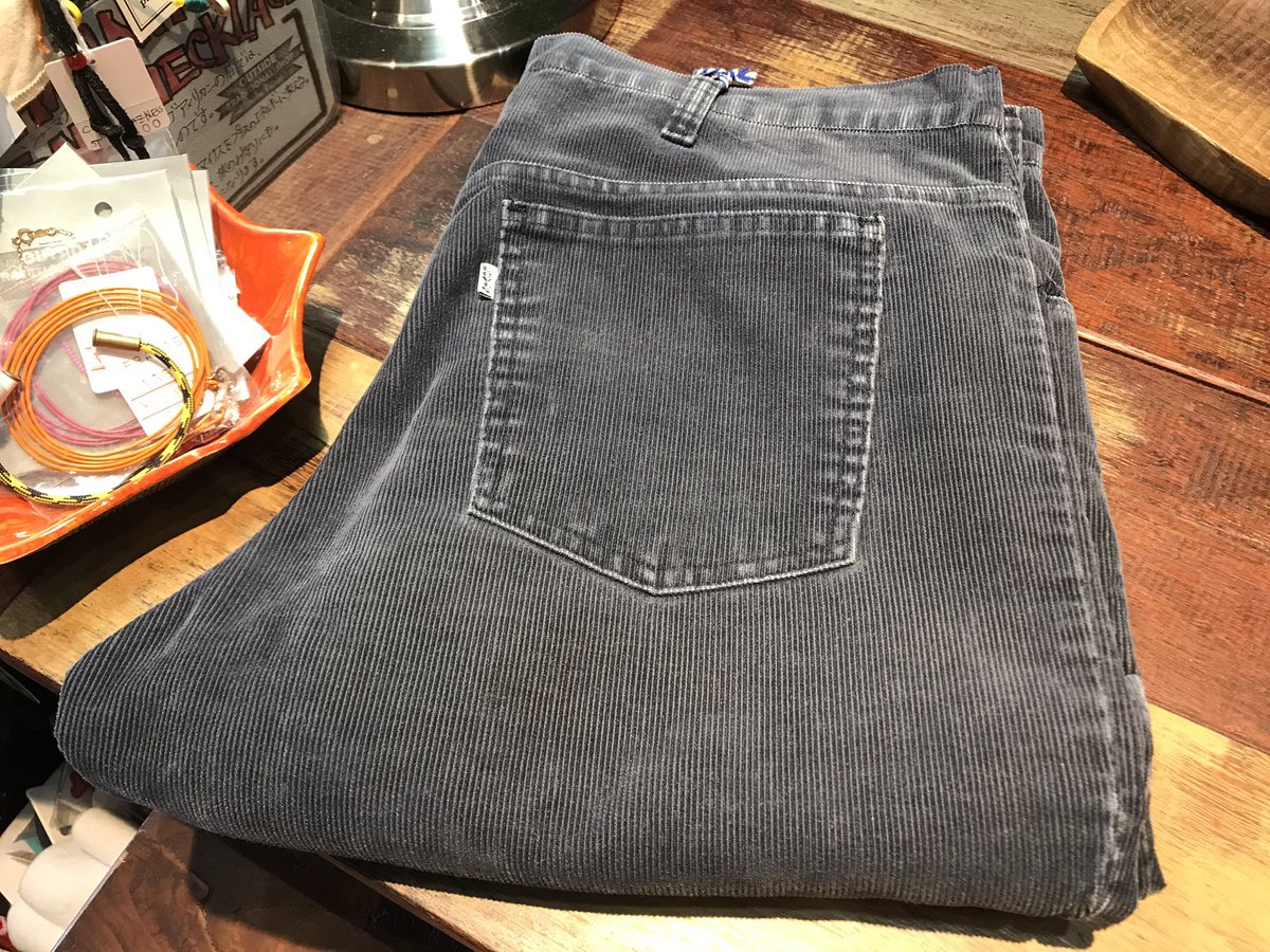 outsidekawasaki's tweet photo. USED Levi’s 519
Corduroy Pants
Made In USA 🇺🇸
Size 36
Price ¥4900+tax

生産数の少ない519の
コーデュロイ
ややテーパードのかかった
ストレートで綺麗です😊

 #川崎 #古着 #リーバイス #levis #リーバイス519 #リーバイス519コーデュロイパンツ #levis519 #levis519corduroy #コーデュロイパンツ https://t.co/PrTSRLkGuI