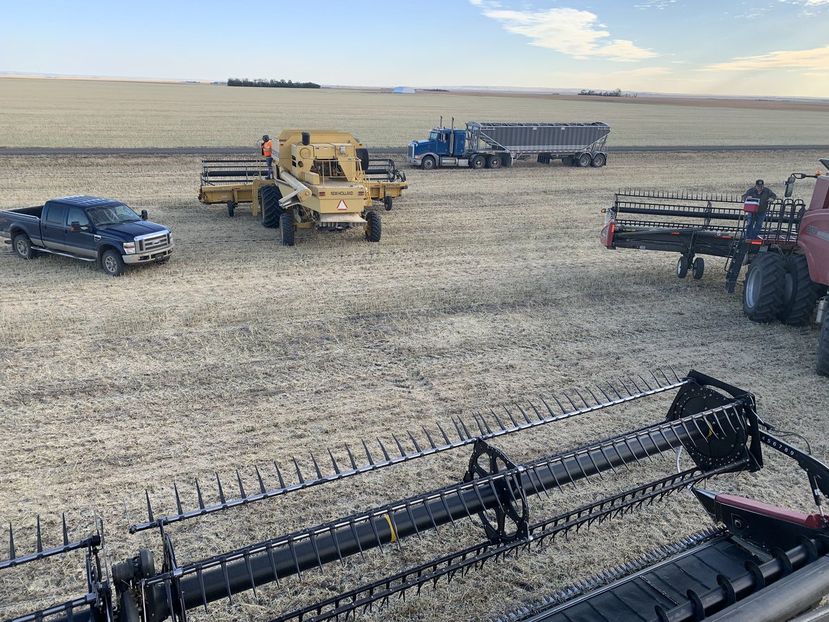 abcornea's tweet photo. CHUCKWAGON!!! #harvest20 #westcdnag #Saskatchewan #farmlife https://t.co/kVR07nkVM5
