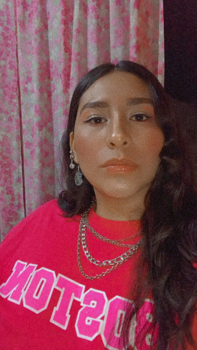 Breen_FL's tweet photo. Si llevo tantas cadenas no es pa’que nadie me amarre, no dejo que nadie a mí el cora' me desgarre.
Tú estás jugando con una jugadora
la que pisa fuerte, la matadora . 
  
•@rosalia ,I really felt that! https://t.co/JFDSo2tPMp