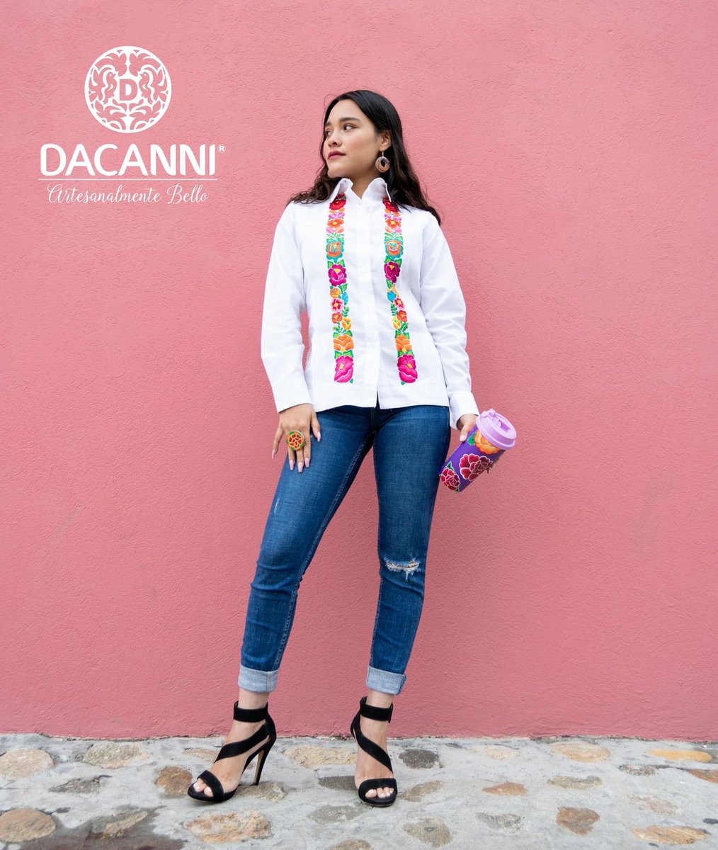 dacanni's tweet photo. Que mejor que iniciar el mes en una preciosa guayabera ❤️🌺

Más información en inbox 📩

📸 AmbrosioIsai

#artesanalmentebello #oaxaca #bordadoartesanal #dacanni #etnomoda #compralocal https://t.co/VnkVxiFkoV