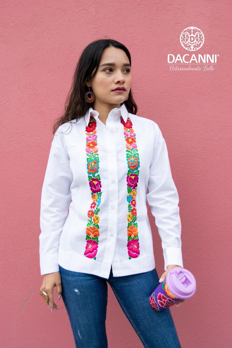 dacanni's tweet photo. Que mejor que iniciar el mes en una preciosa guayabera ❤️🌺

Más información en inbox 📩

📸 AmbrosioIsai

#artesanalmentebello #oaxaca #bordadoartesanal #dacanni #etnomoda #compralocal https://t.co/VnkVxiFkoV