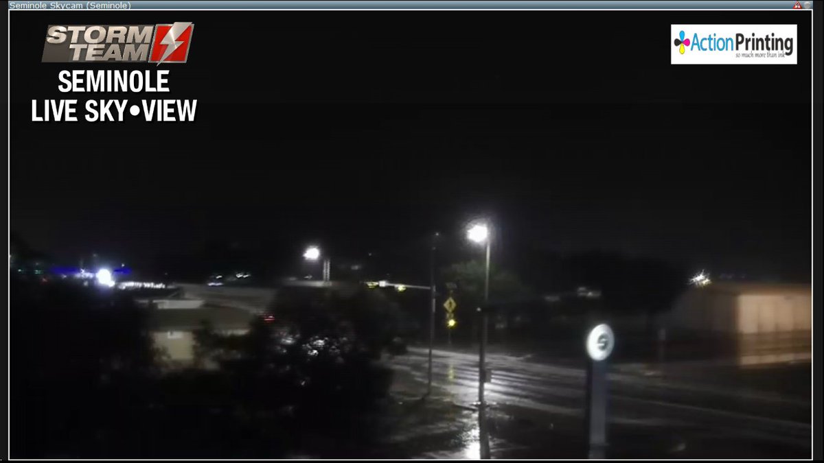 rrobertswxlab's tweet photo. Rain showers increasing over the western Southern Plains Morton to Seminole. Heaviest rain from Seminole to Hobbs, NM. Rain chance LBB metro area after midnight increases to 70%. General rainfall totals 0.25" to 0.75". Keeping You Advised! #RRoberts.tv #txwx #RainOnMe https://t.co/EMWREE3ZQ9