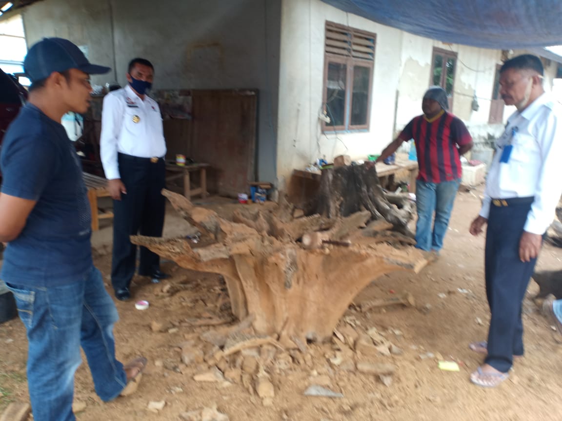 Kalapas #Baubau UPT <a href="/DITJEN_PAS/">DitjenPemasyarakatan</a> @Kemenkumham_RI  Kontrol Kegiatan WBP Di Bengkel Kerja Untuk Meningkatkan Penerimaan Negara Bukan Pajak (PNBP)