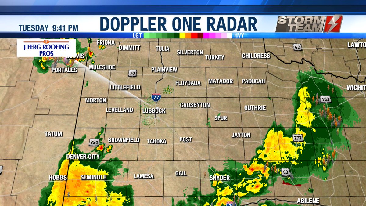 rrobertswxlab's tweet photo. Rain showers increasing over the western Southern Plains Morton to Seminole. Heaviest rain from Seminole to Hobbs, NM. Rain chance LBB metro area after midnight increases to 70%. General rainfall totals 0.25" to 0.75". Keeping You Advised! #RRoberts.tv #txwx #RainOnMe https://t.co/EMWREE3ZQ9