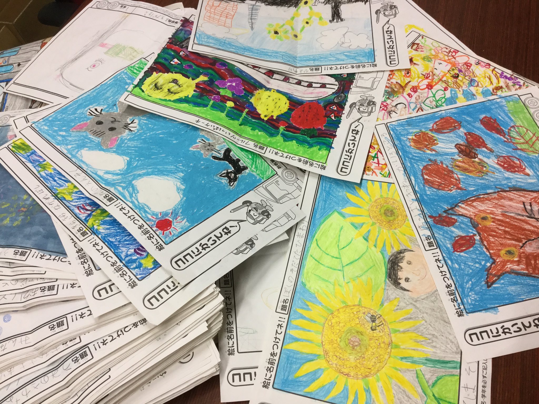 神奈川県トラック協会 今年もトラックデザインコンテストの素敵な絵が子どもたちから届き始めました 応募ありがとうございます 昨年は38 500枚以上の作品の応募がありました 一枚一枚しっかり選定します T Co Nhsqy2pdaj Twitter