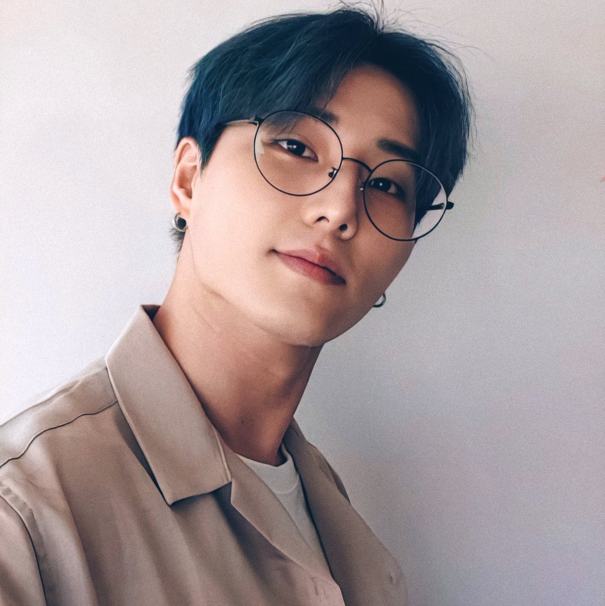 Piripink's tweet photo. Young k as your young and fine looking collage professor😍 https://t.co/17OPJItWyR
