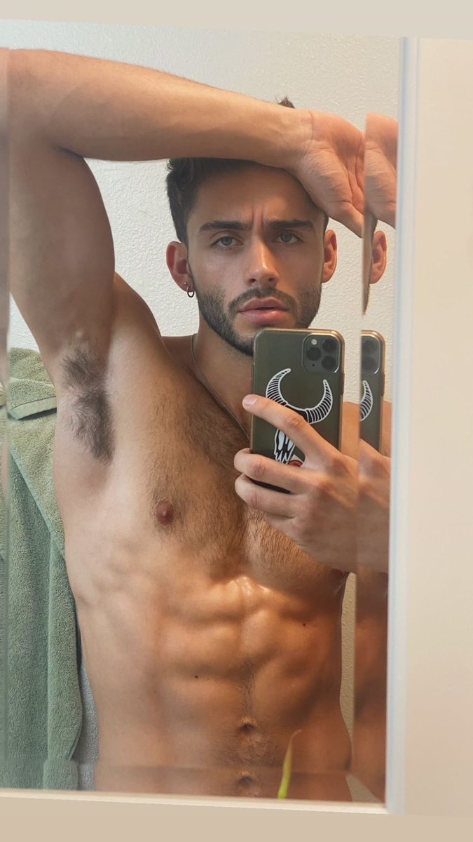gregorytonight's tweet photo. The kind of selfies we expect π #pitshot https://t.co/Vvum5INMsD