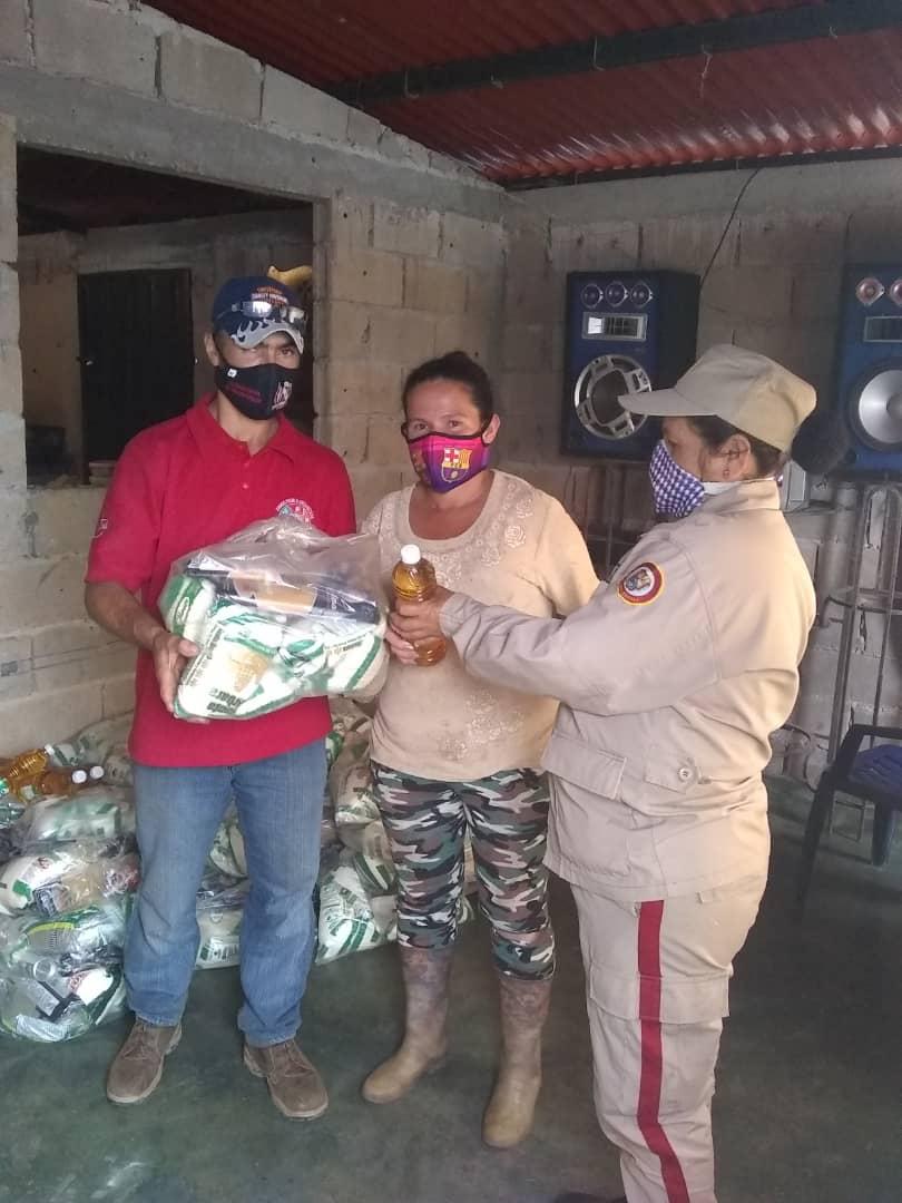 yuberlinn1391's tweet photo. #SomosCLAP |170 Familias del municipio #Michelena, recibieron sus bolsas de alimentos #CLAP #BocaDeMonte, como se ha venido garantizado constantemente ¡Alimentación segura para nuestro pueblo!
@NicolasMaduro
@FreddyBernal
@BermudezJoseA
@PSUVElyPernia
#VenezuelaBellaEnRevolución https://t.co/gBM10E9vND