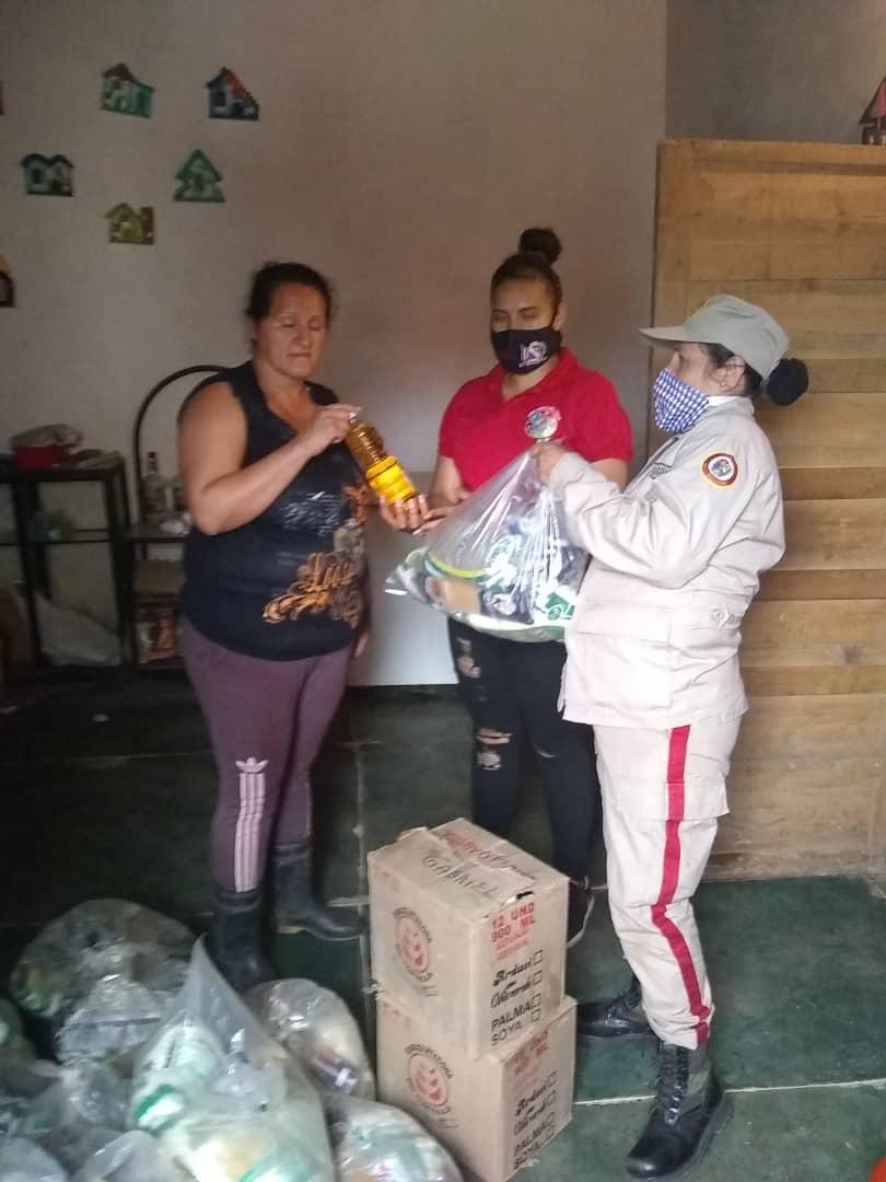 yuberlinn1391's tweet photo. #SomosCLAP |170 Familias del municipio #Michelena, recibieron sus bolsas de alimentos #CLAP #BocaDeMonte, como se ha venido garantizado constantemente ¡Alimentación segura para nuestro pueblo!
@NicolasMaduro
@FreddyBernal
@BermudezJoseA
@PSUVElyPernia
#VenezuelaBellaEnRevolución https://t.co/gBM10E9vND