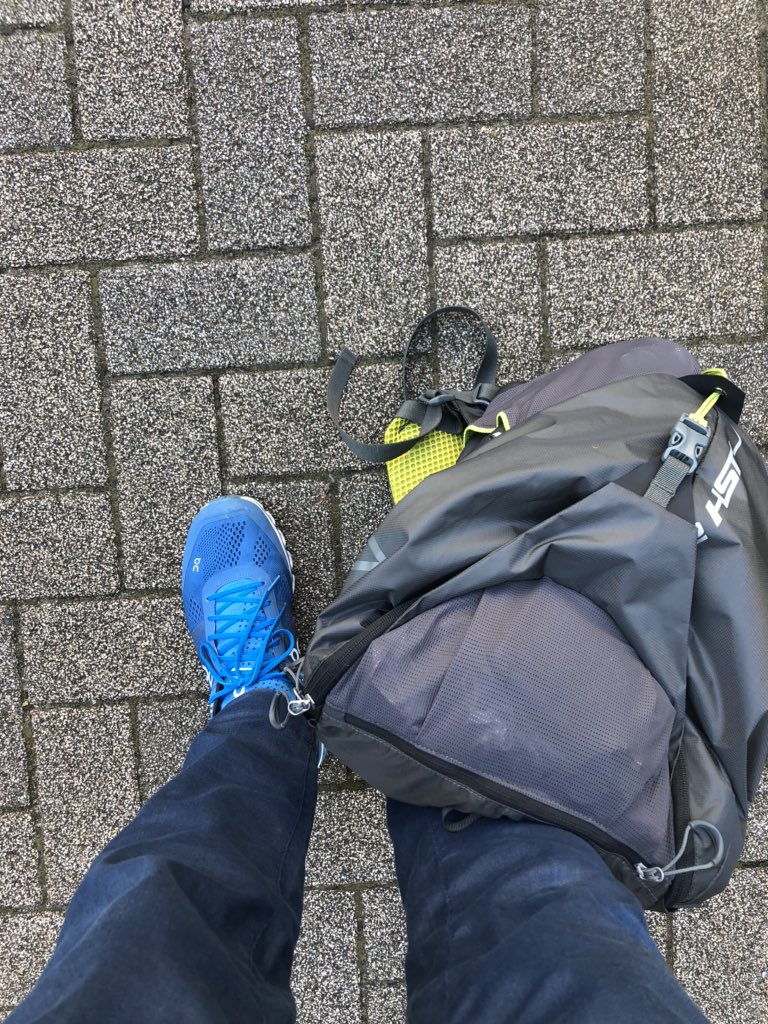 k9ta's tweet photo. On&rush20でオフィスへ。
仕事というか走りに来たの?と言われそう。
でも、このスタイルは正しいと信じるw
#OnFriends #rush20 https://t.co/PIByzQwWlL