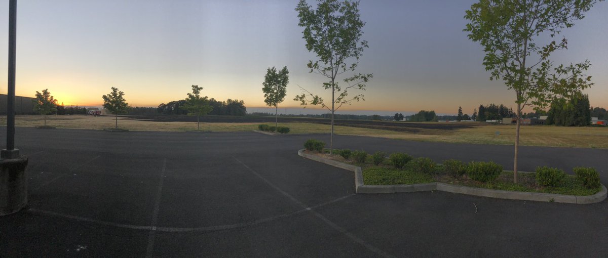 MrFechter's tweet photo. Forever thankful for @CCFD6 and @waDNR_fire for your efforts in Fruit Valley today. Views from the last hot spot near Lower River Rd. and the business lot directly behind our school and neighborhood. #smallschoolbigheart #FirstResponders https://t.co/tsgBVuDPjx